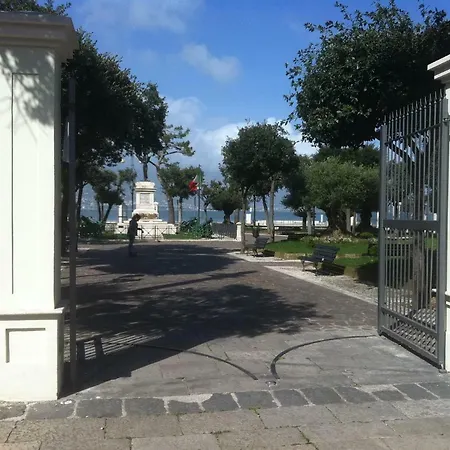 Porta Di Ferro Al Centro Storico Gaeta