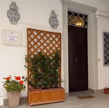 Porta Di Ferro Al Centro Storico Gaeta